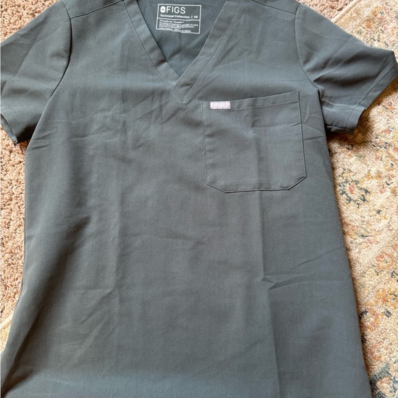 Figs set in Dark Green - Picture 2 of 4